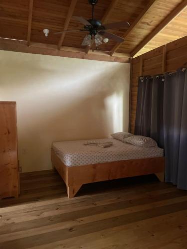 a bedroom with a bed and a ceiling fan at Villas Seashells in Uvita