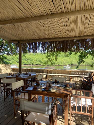 En restaurant eller et andet spisested på Pousada do Rio Caraíva