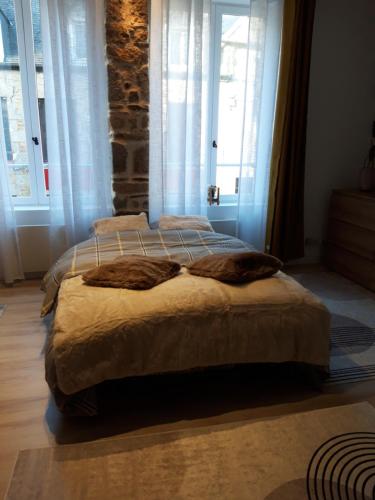 Ένα ή περισσότερα κρεβάτια σε δωμάτιο στο TINCHEBRAY Centre ville