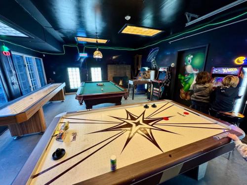 Η αίθουσα παιχνιδιών του Private Luxurious Canal Estate