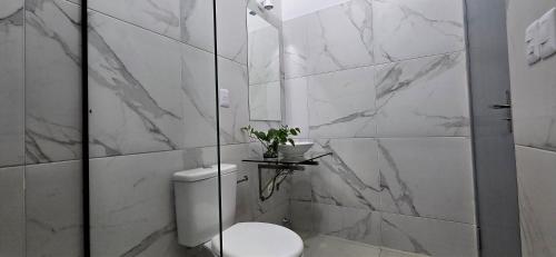 Ένα μπάνιο στο Moderno departamento en Lambaré cerca de todo