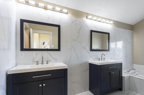 Koupelna v ubytování Star Lake Waterfront Estate