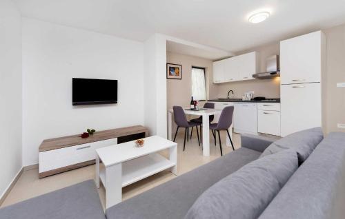 Cozy Apartment In Rovinj With Wifi