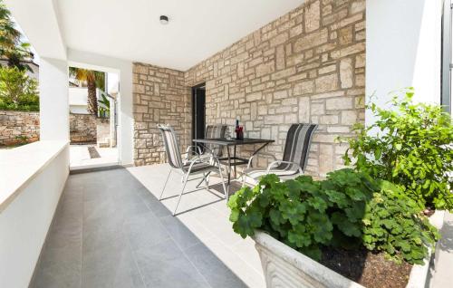 Cozy Apartment In Rovinj With Wifi