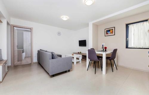 Cozy Apartment In Rovinj With Wifi