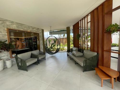 Khu vực ghế ngồi tại Studio Completo em Muro Alto com Lazer de Resort e Praia a 150m