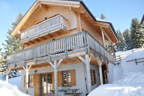 Το κτήριο όπου στεγάζεται  η παραθεριστική κατοικία