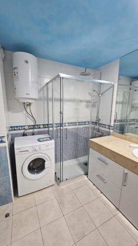 a laundry room with a washing machine and a sink at Casa Galena in Corralejo