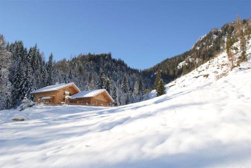 a log cabin in the snow on a mountain at Loimoarhütte in Bischofshofen