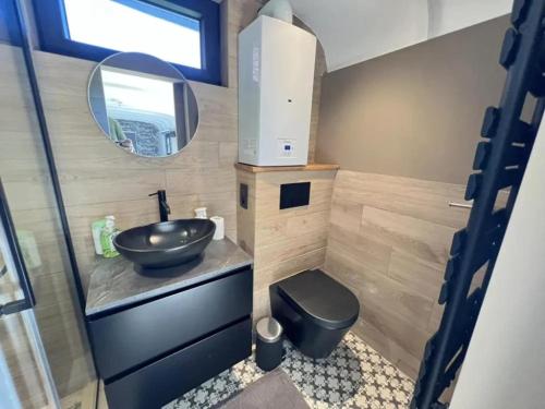 Koupelna v ubytování Charming caravan designed for two people