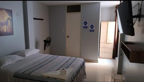 Ένα ή περισσότερα κρεβάτια σε δωμάτιο στο Hostal Vilchez