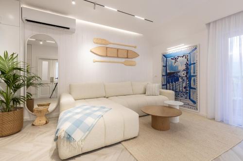 Swan Lake Luxury Apartment