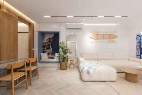 Postel nebo postele na pokoji v ubytování Swan Lake Luxury Apartment