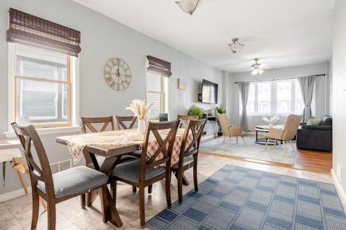 Χώρος καθιστικού στο Free Parking -5 Guests- 30 min to NYC