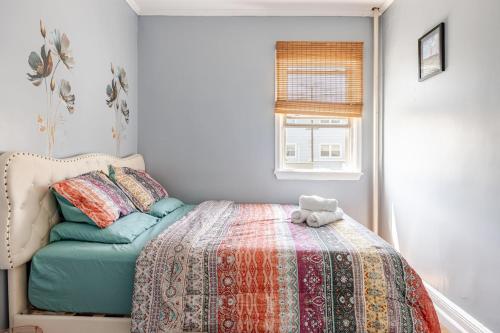 Ένα ή περισσότερα κρεβάτια σε δωμάτιο στο Free Parking -5 Guests- 30 min to NYC