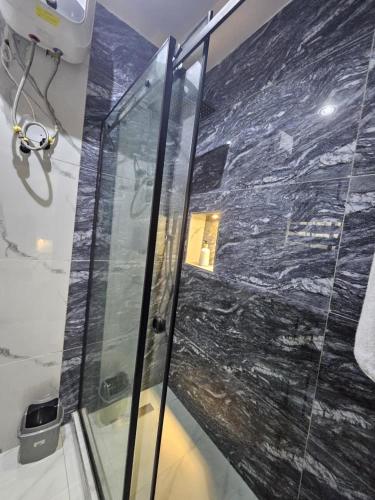 Ένα μπάνιο στο TTA Apartments