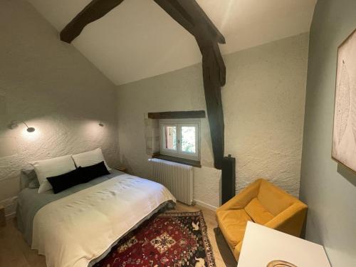 a bedroom with a bed and a window at Gîte de charme avec parking, animaux admis, proche de Tours - FR-1-381-638 in La Riche