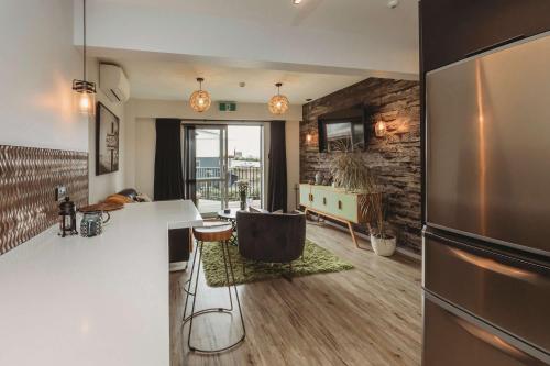 O bucătărie sau chicinetă la City Living Unit 2 - 5 min stroll to CBD