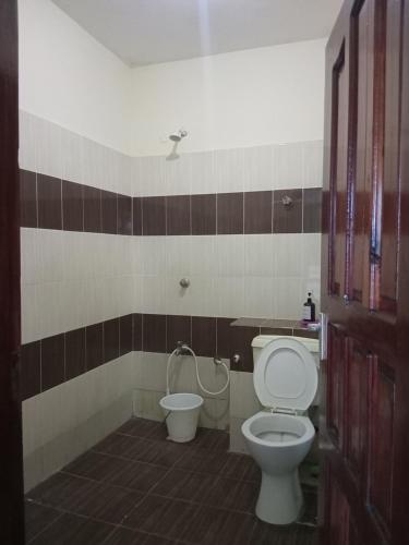 Koupelna v ubytování Mtwapa Luxurious with Pool 102