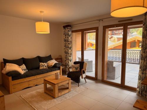 Appartement cozy avec grande terrasse et casier à skis - FR-1-464-256