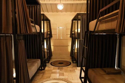 One More Wave Surf House Uluwatuにあるシーティングエリア