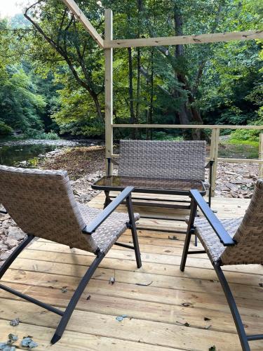 Vườn quanh Lovely Bell Tent with Spacious Interior Great for Small Groups in Pennsylvania