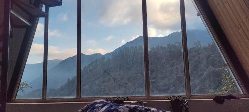 Nespecifikovaný výhled na hory nebo výhled na hory při pohledu z hotelu