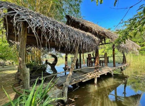 Φυσικό τοπίο κοντά σε οργανωμένο κάμπινγκ