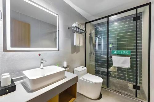 Ένα μπάνιο στο GreenTree Inn Express Datong High-Speed Railway Station Old City Wall