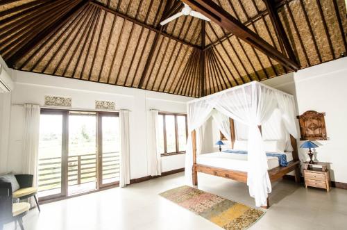 Ένα ή περισσότερα κρεβάτια σε δωμάτιο στο Villa Kami Ubud