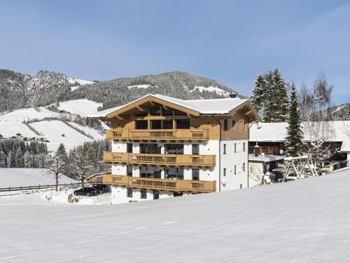Alpine apartment with view & garden
