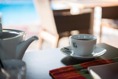Utensilios para hacer té y café en Villa Escondite - The Hotel