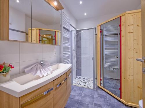 Ένα μπάνιο στο Wildschönau Alpine Vicky Apartment, cleaning included