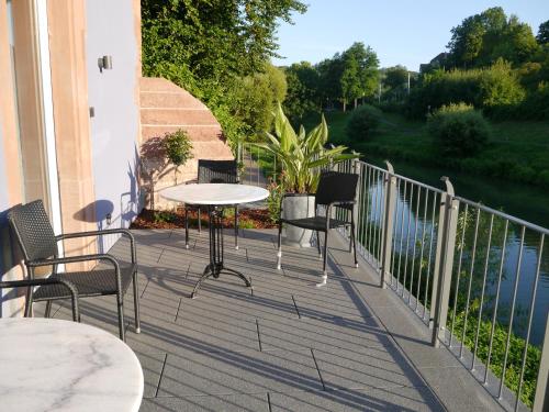 Balkón nebo terasa v ubytování Tauberterrasse