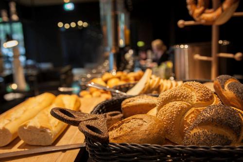 a bakery filled with lots of different types of bread at Quentin Berlin Hotel am Kurfürstendamm in Berlin