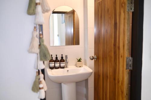 Koupelna v ubytování Little Sand Fisherman's Village