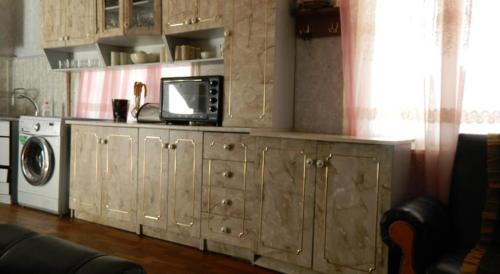 a microwave sitting on top of a counter in a kitchen at Guest house Gidi in Sighnaghi