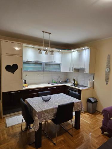 Η κουζίνα ή μικρή κουζίνα στο Milana centar