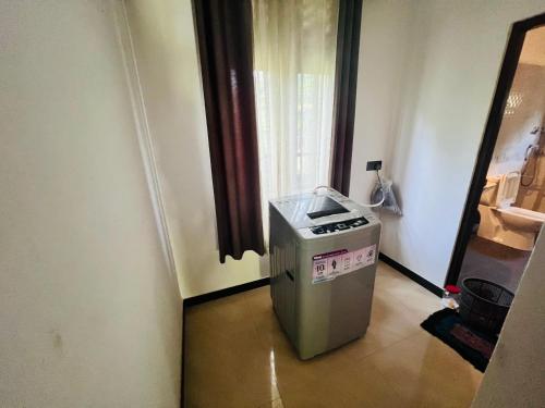 Η κουζίνα ή μικρή κουζίνα στο Sihenu Geust House