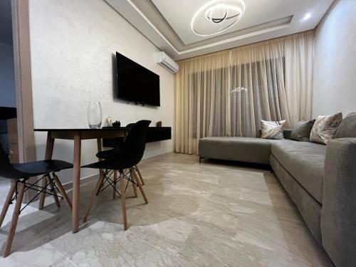 TV a/nebo společenská místnost v ubytování Special CAN à 1 min du stade Mohamed 5