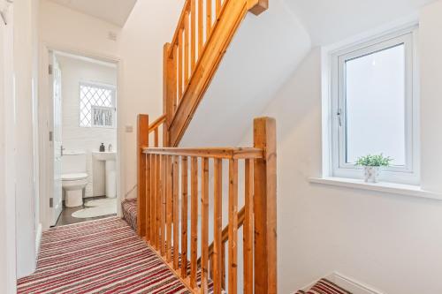 Fotografie z fotogalerie ubytování Awesome Coventry Home for Business Contractors and Suitable for families with Free Parking 14mins from NEC v destinaci Coventry