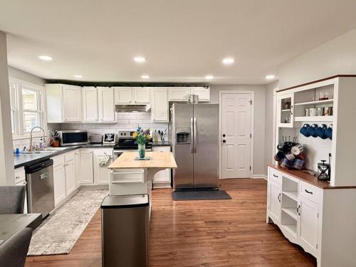 Køkken eller tekøkken på Whisker Ridge A Cozy 3-Bedroom Cottage