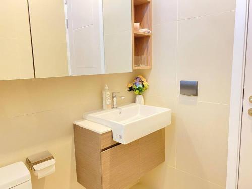 a bathroom with a sink and a white cabinet at Tierra Utopia 