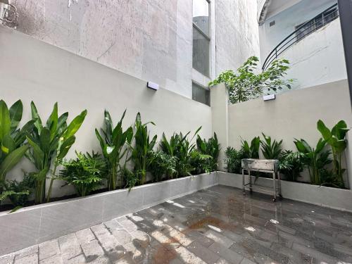 Κήπος έξω από το Soi by La Doma Express