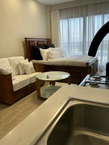 Posezení v ubytování Mimah's cozy getaway near JKIA at Taurus Residences