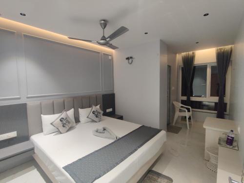 Giường trong phòng chung tại The Bypass Inn