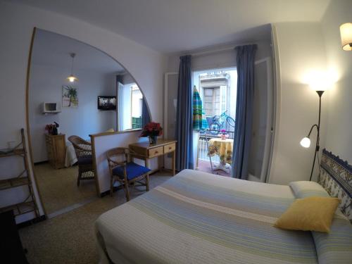 Postel nebo postele na pokoji v ubytování Apartamentos Montserrat