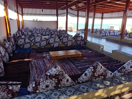 Posezení v ubytování freedom camp saleh