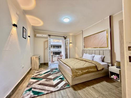 Ένα ή περισσότερα κρεβάτια σε δωμάτιο στο Moonlight Homes Tahrir Square