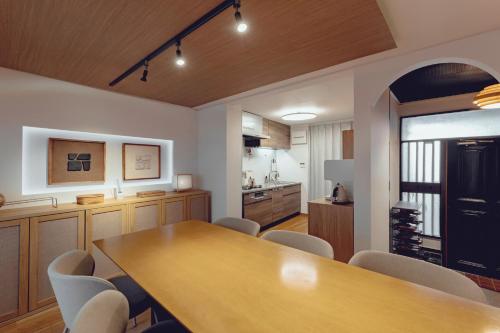 ACOE FUYU HATSUDAI I Re-design 2BR Modish Home in Shinjuku